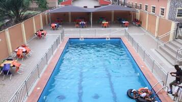 Bar en la piscina