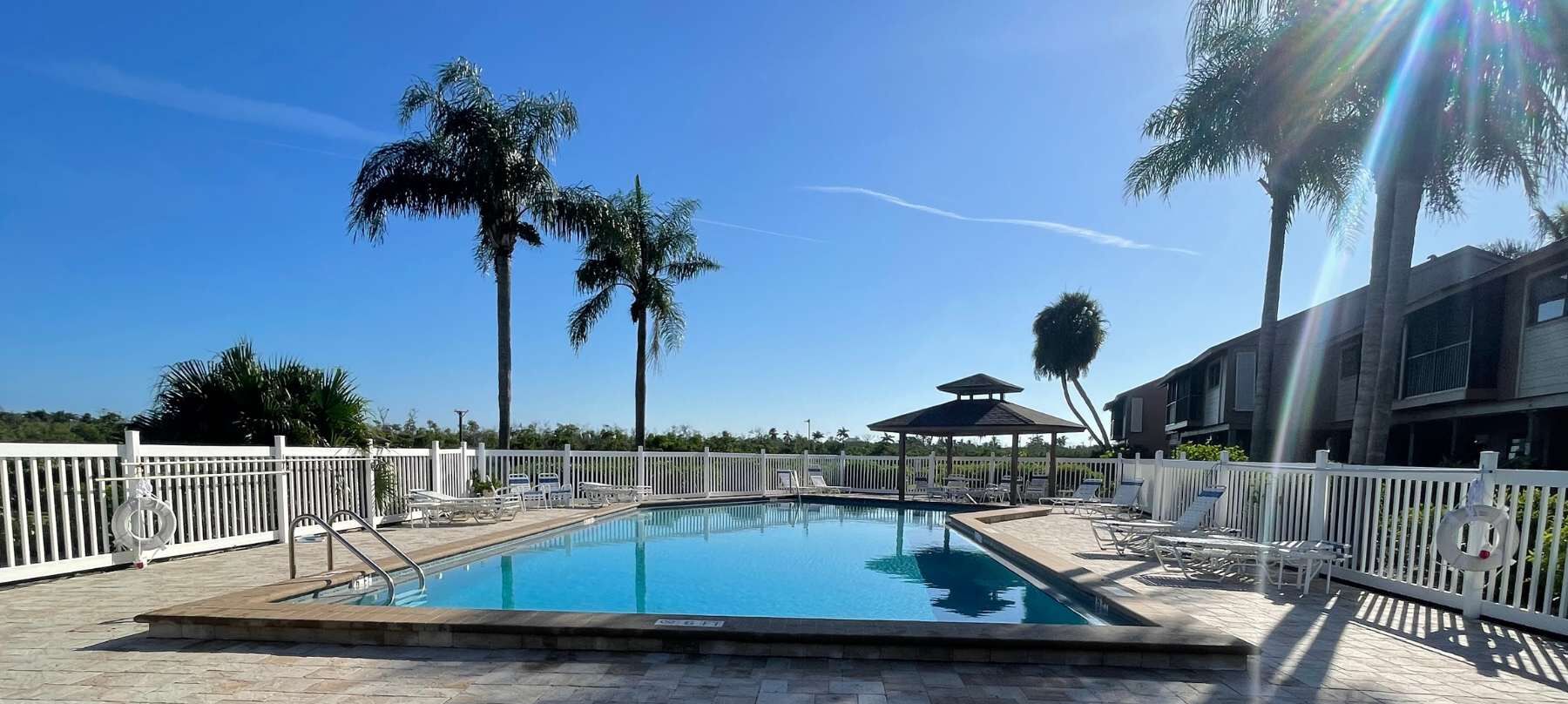 Een verwarmd zwembad