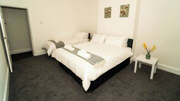 2 bedrooms, iron/ironing board, WiFi, bed sheets