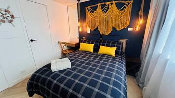 1 slaapkamer, een strijkplank/strijkijzer, gratis wifi, beddengoed