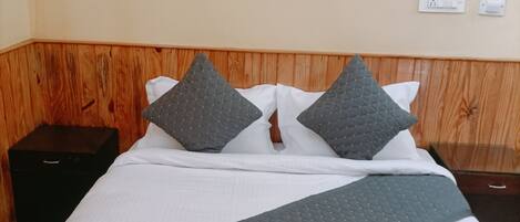 Deluxe Double Room, Hill View | Free WiFi