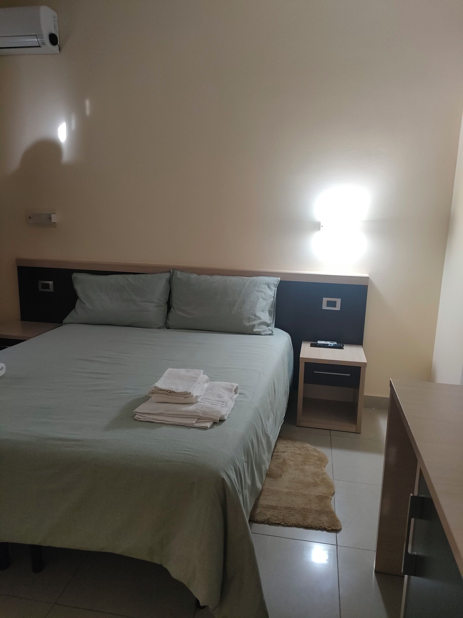 9 chambres, bureau, lit parapluie, Wi-Fi