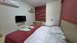 Deluxe Apartment | 2 bedrooms, blackout drapes, WiFi (free), bed sheets