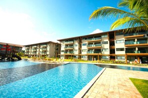 3 outdoor pools, pool umbrellas, pool loungers