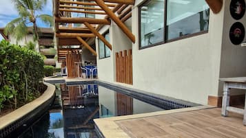 Appartamento Senior | Piscina | 3 piscine all'aperto, ombrelloni da piscina, lettini