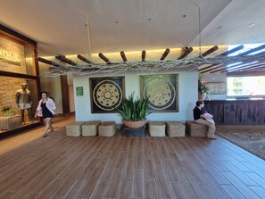Quầy tiếp tân