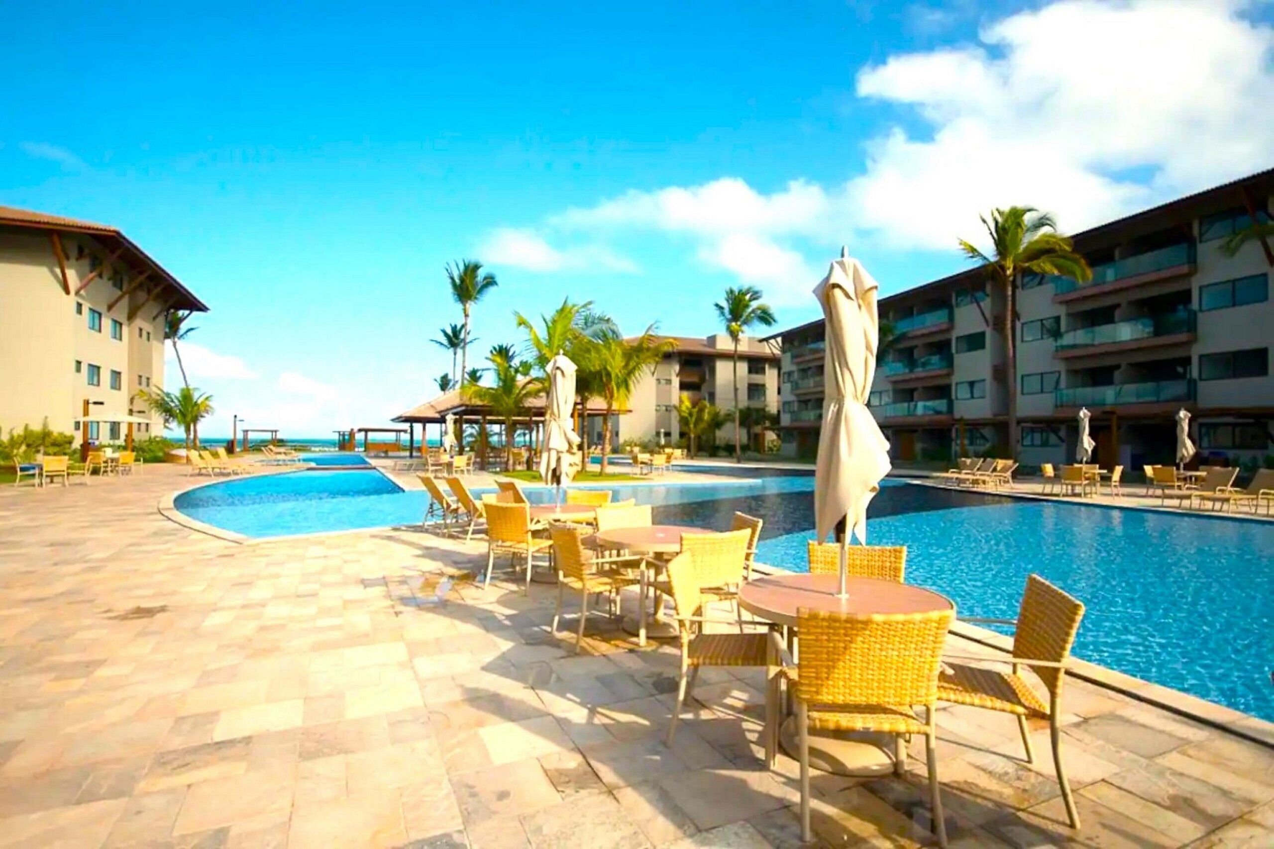 3 outdoor pools, pool umbrellas, pool loungers