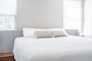 3 bedrooms, in-room safe, desk, iron/ironing board