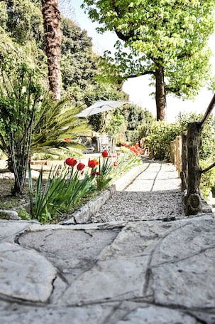 Property grounds. Villa Antonella, app. Victory