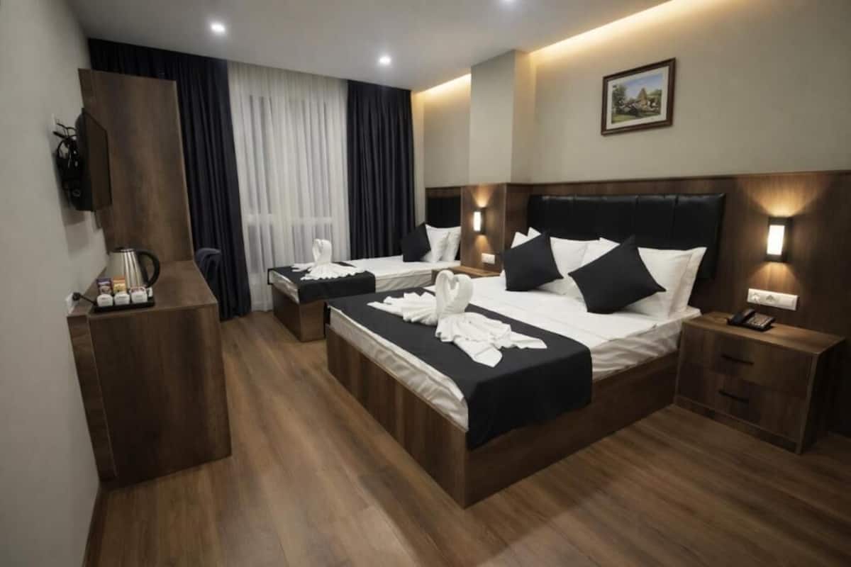 Premium bedding, desk, laptop workspace, WiFi (free)