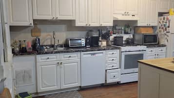 Mikrowelle, Ofen, Herdplatte, Geschirrspüler