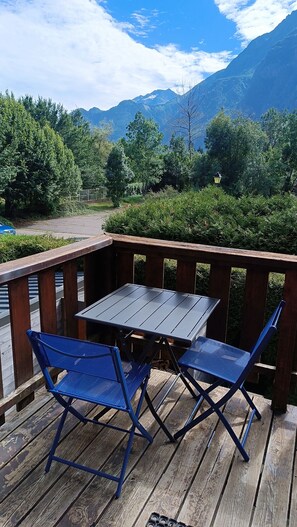 Outdoor dining - Le ThiLu Cosy apartment in Allemond, Oz en Oisans, Alpes d'Huez Grand domaine (Allemont)