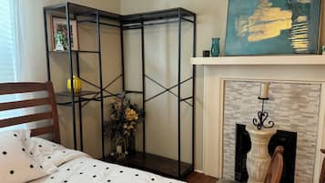 3 bedrooms, desk, iron/ironing board, travel cot