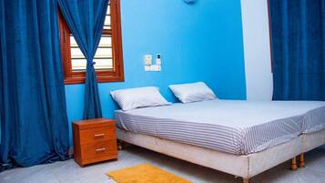 2 habitaciones, tabla de planchar con plancha, wifi y ropa de cama