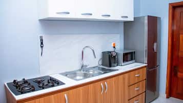 Micro-ondes, four, plaque de cuisson