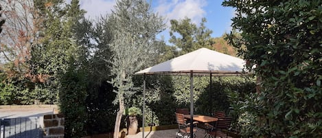 تناول الطعام بالخارج