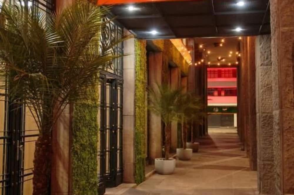 Fast 10 City Hotel