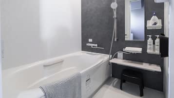 Comfort House, Sea View | Bathroom | Separate tub and shower, free toiletries, hair dryer, slippers