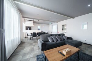 Comfort House, Sea View | Living area | 65-inch flat-screen TV with digital channels, Netflix, Hulu