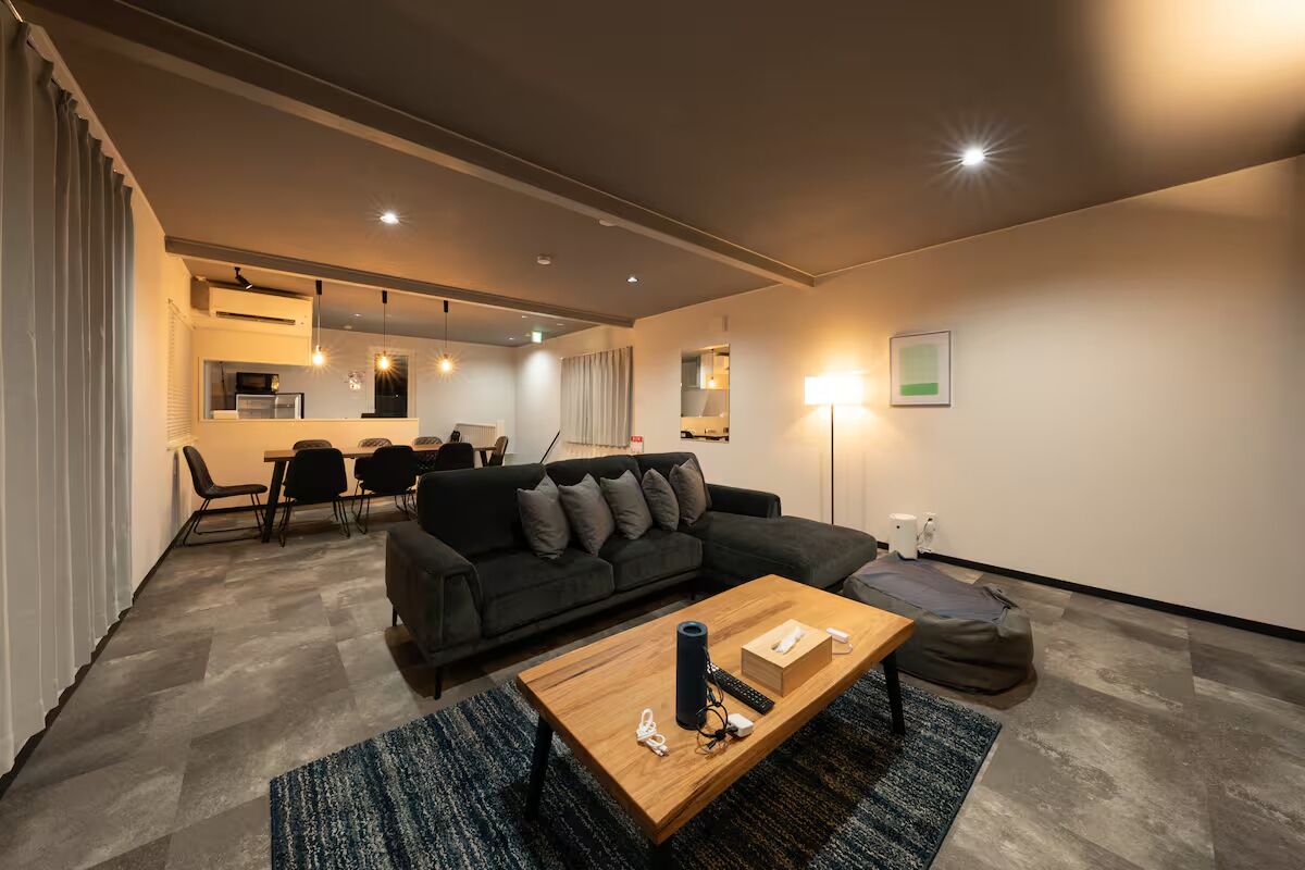 Comfort House, Sea View | Living area | 65-inch flat-screen TV with digital channels, Netflix, Hulu
