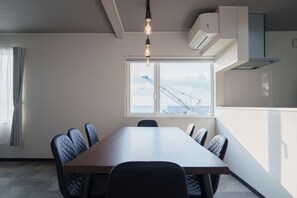 Comfort huis, uitzicht op zee | Dineren in de kamer