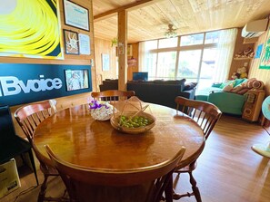 Dining - Charming 3-bedroom house with AC and WiFi in serene Okinawa (nakagami)
