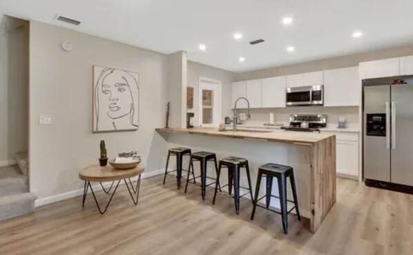 Fridge, microwave, oven, stovetop - Beach side family friendly Happy Home, steps from no drive beach. (New Smyrna Beach)