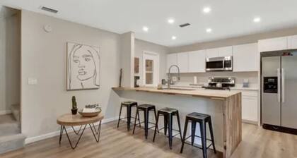 Beach side family friendly Happy Home, steps from no drive beach.