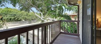 Beach side family friendly Happy Home, steps from no drive beach.