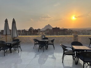 Outdoor banquet area - Sun 3 Pyramids Inn (Giza)