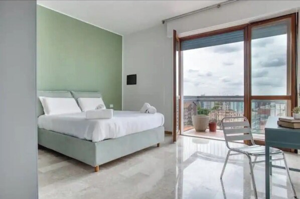 3 habitaciones, caja de seguridad en la habitación y escritorio 