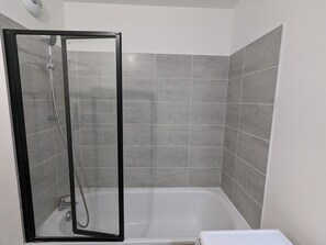 Hair dryer, towels, soap, shampoo - Accommodation Verneuil 2024 (Verneuil-sur-Seine)