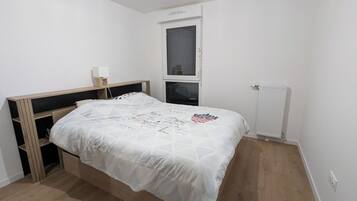 2 bedrooms, iron/ironing board, WiFi, bed sheets