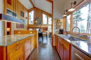 Interior - Rockrose- Perfect multifamily home (Sisters)