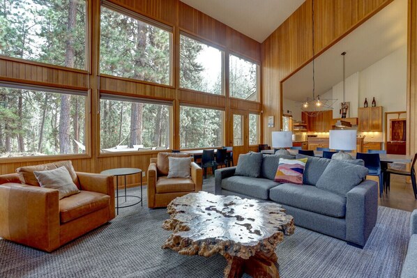 Smart TV, fireplace, ping pong, books - Rockrose- Perfect multifamily home(new Management) (Sisters)