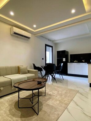 Smart TV - Charming One Bedroom Apartment with Modern Amenities! (Tunis)