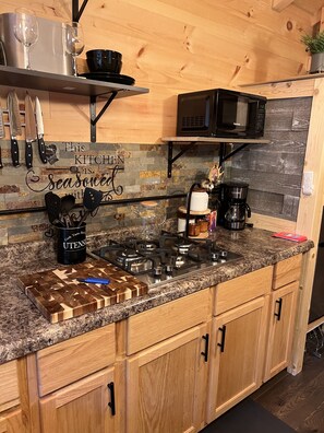 Private kitchen - Cozy Cabin  (Webster)