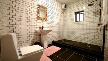 House | Bathroom | Shower, free toiletries, towels