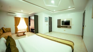 House - Executive Luxury Room - Sleeps 2 - Pool - Gym (Lekki)