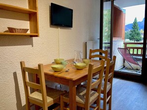 Dining - 20m from resort center, 1st floor, balcony, tv, ski locker, 30m², Les 2 Alpes (Les Deux Alpes)