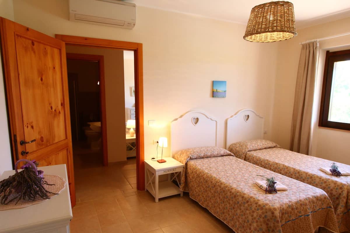 House | 2 bedrooms, individually furnished, bed sheets