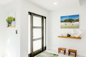 Interior - Enchanting 3BR modern house on 2.5 wooded acres in fabulous Naples. AC/WiFi/Pet. (Naples)