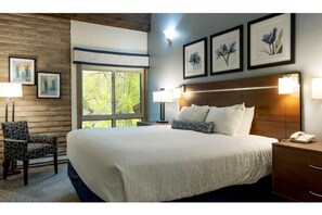 2 bedrooms, iron/ironing board, WiFi, bed sheets - Charming 2-bedroom condo with hot tub, pool, and ski shuttle in phenomenal Vail (Vail)