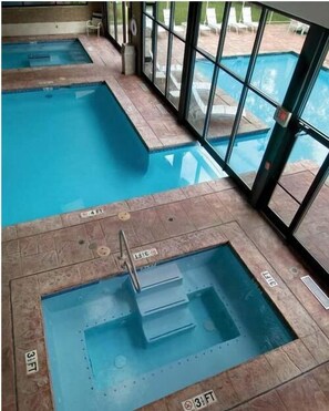 Pool - Charming 2-bedroom condo with hot tub, pool, and ski shuttle in phenomenal Vail (Vail)