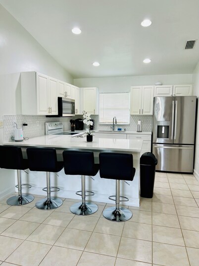 Spacious 4-bedroom house with AC and WiFi in charming Lehigh Acres