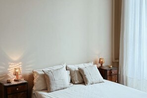 2 bedrooms, desk, iron/ironing board, travel crib - Balcony on the Ursino Castle in the Historic Center (Catania)