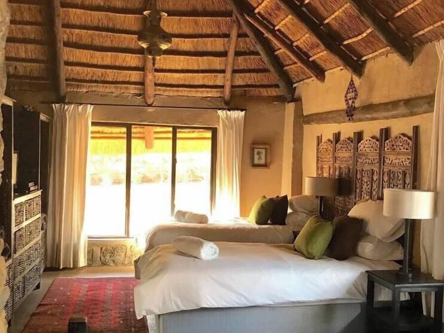 Cortinas blackout, ferros/tábuas de passar roupa, Wi-Fi de cortesia