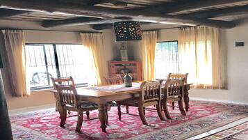 Cottage Superior, pemandangan gunung | Makan di kamar