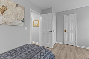 2 chambres, fer et planche à repasser, Wi-Fi, draps fournis