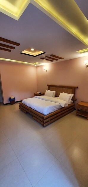 Quarto casal luxo | Quartos à prova de som, ferros/tábuas de passar roupa, Wi-Fi de cortesia